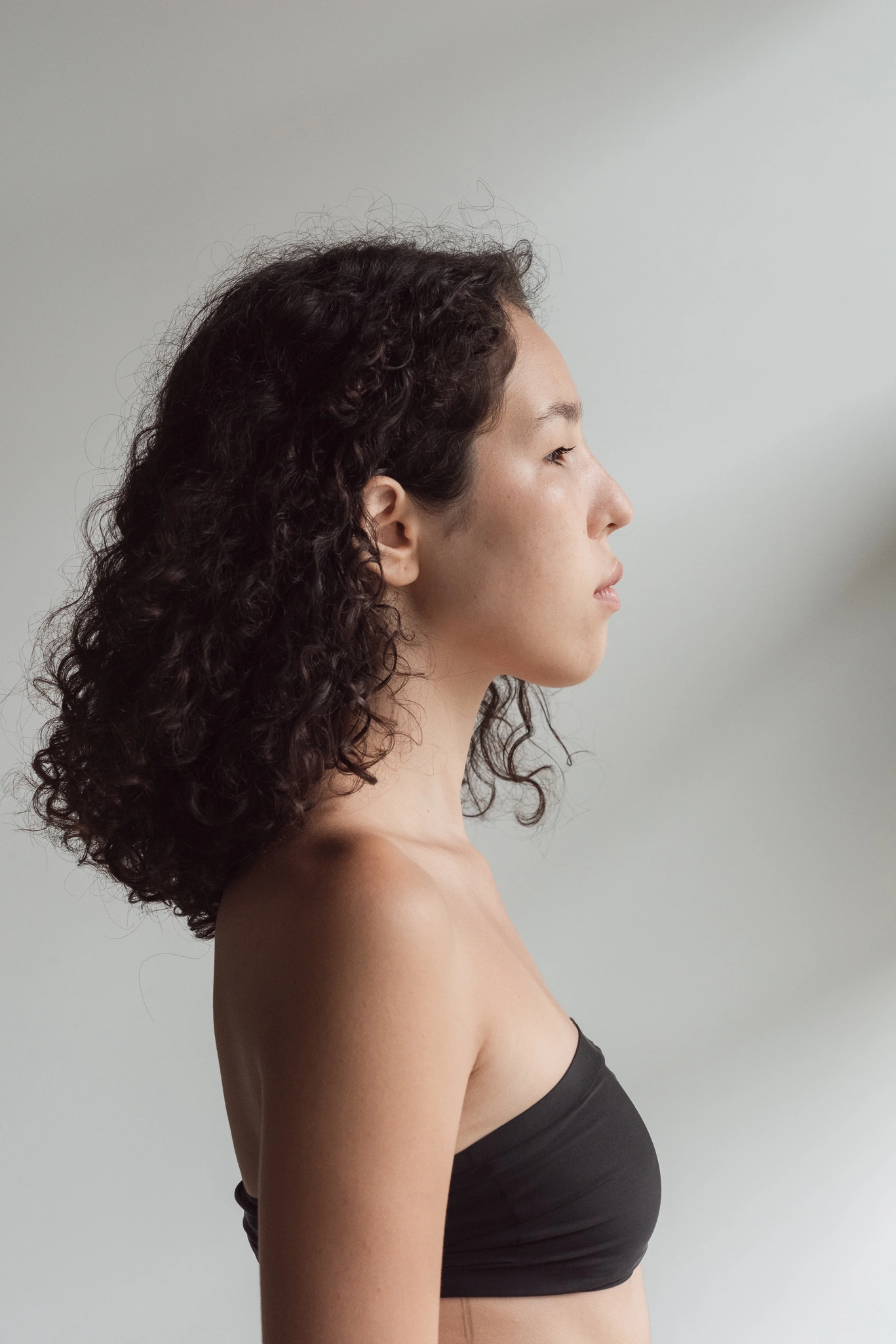 Close model profile in directional window light